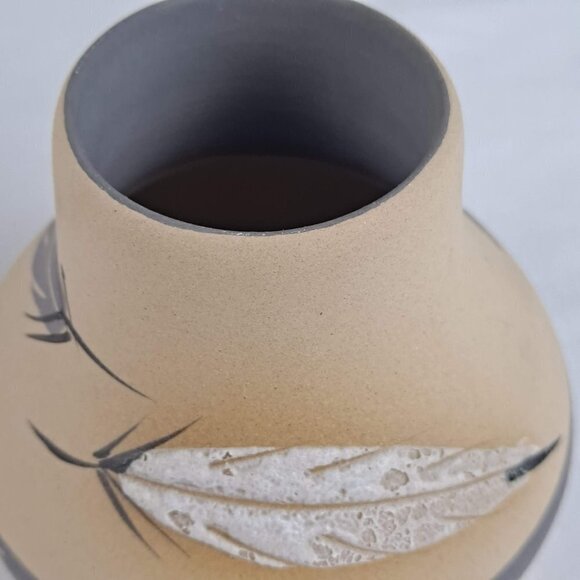 Native American Clay Pottery Vase and Footed Bowl Signed By Gray Feather Vintage - Picture 9 of 10